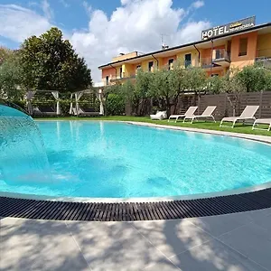 hotel-confine.hotelinveneto.com/